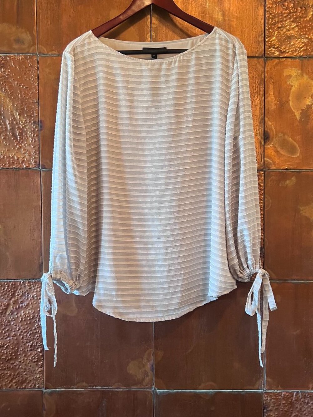 Banana Republic Long-sleeved Striped Blouse with Tie Sleeves * Cream * XL
